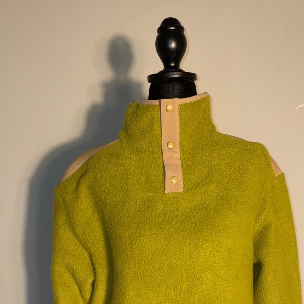Allbirds Green and Tan Women's Turtleneck Sweater - Picture 4 of 9